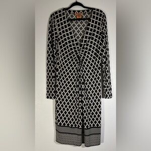 Elegant Black and White Geometric Pattern Dress